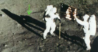 Astronautas en la luna. Sombras