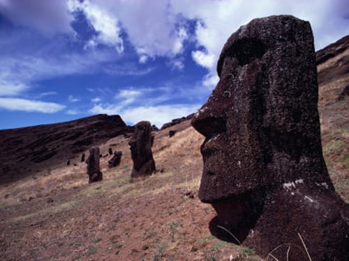Misterio en Rapa Nui, ojos que miran al cielo
