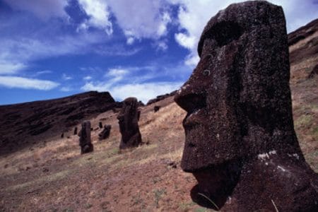 Misterio en Rapa Nui, ojos que miran al cielo