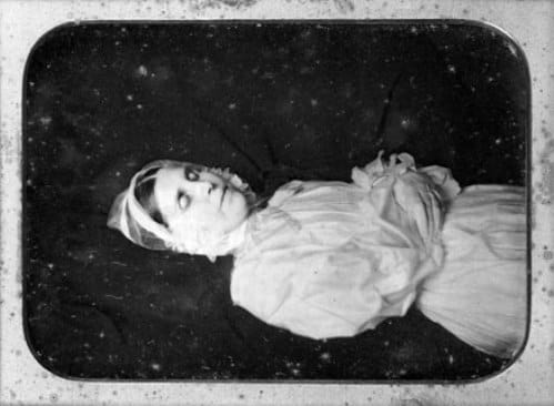 Fotografías de difuntos para guardar el alma