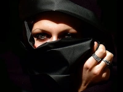 Mujer con velo